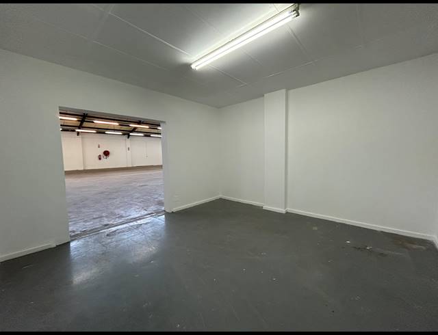 925M² WAREHOUSE TO LET IN PAROW INDUSTRIAL